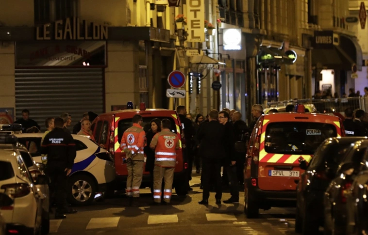 Terrortámadás volt a párizsi késelés – a merénylőt agyonlőtték (Helyszíni videó!)