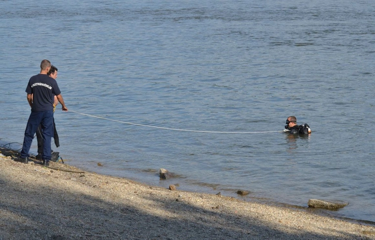 Eltűnt személyt keresnek a bányatóban Ónodnál a speciális mentők 