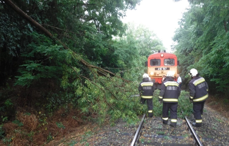 Borsod megyén is átszáguldott a vihar - csaknem húsz riasztást kaptak a tűzoltók
