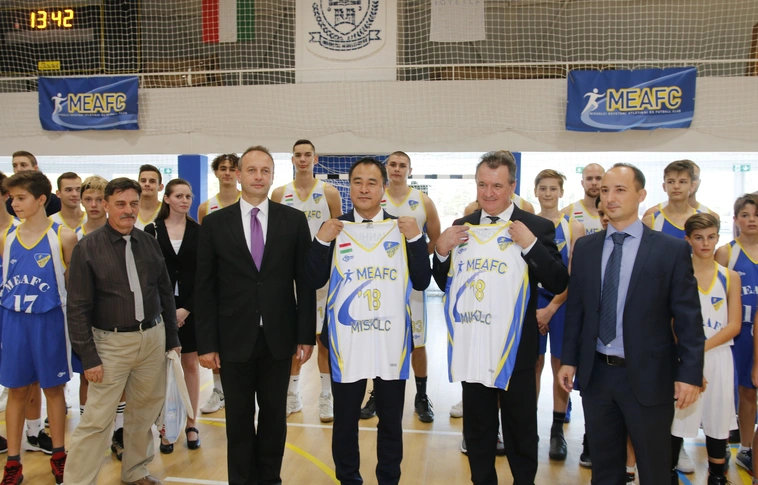 Elismerés a Wanhua-BorsodChem részére a sportélet támogatásáért