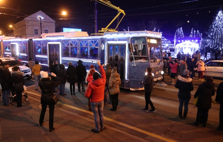 Miskolc adventi villamosa ismét az élen - szinte biztosnak tűnik a győzelem