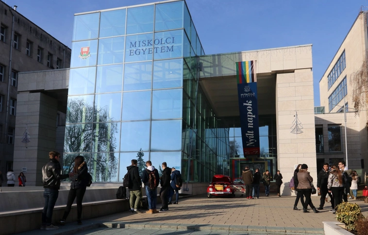 Nyilvános pályázatot hirdet a Miskolci Egyetem 