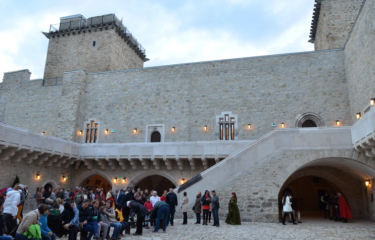 "Sétálj, gyalogolj, bringázz!" – kulturális örökségtúra indul a Diósgyőri várból is