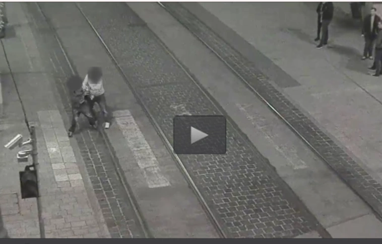 Durva bántalmazás a villanyrendőrnél - percek alatt elfogták a tettest (Videóval)