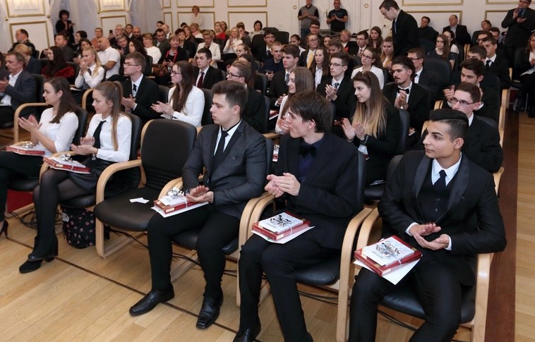 "Tehetségekkel szárnyaló Miskolc" - Kiváló tanulókat díjaztak a városházán (Képgalériával!)