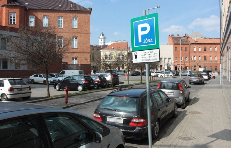 Már három helyszínen lehet megváltani az éves miskolci parkolóbérleteket