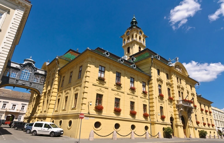 Felfüggesztett börtönre ítélték a szegedi városházi vezetőket 