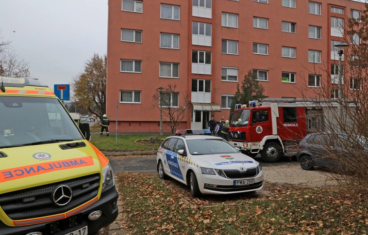 Rendőr-tűzoltó akció a Gálffy Ignác úton