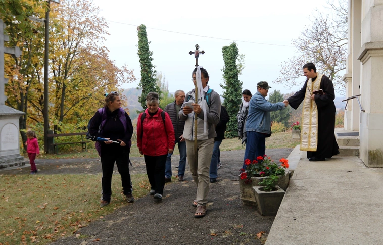 Elindult a zarándoklat Görömbölyről Sajópálfalára, a Csodatévő Kegykép búcsújára (Képgalériával!)