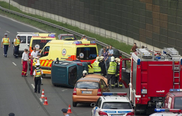 Tömegkarambol az M7-esen