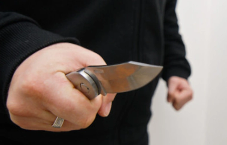 Késeléssé fajult a vita korábbi zárkatársak között