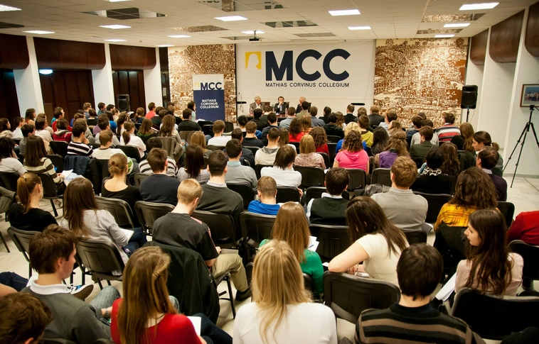 Diplomát kapott az Erdélyi Politikai Iskola első évfolyama