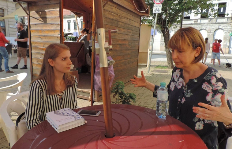 „Vettem egy jegyzetfüzetet és elkezdtem írni” – interjú Mörk Leonórával