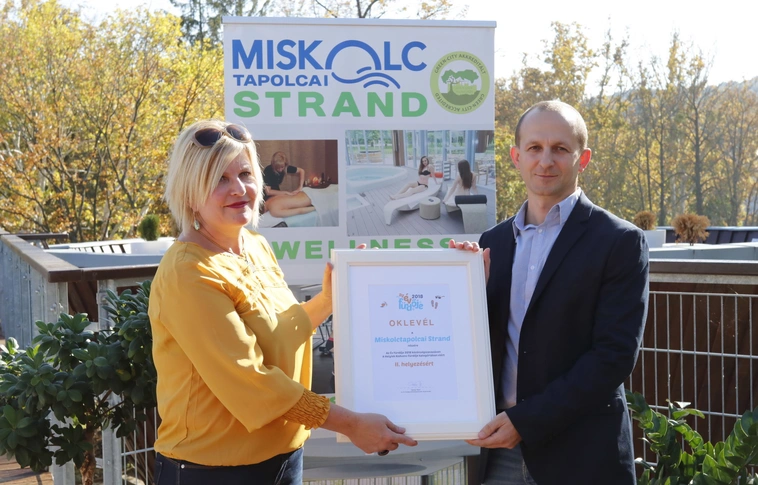 Gyönyörű környezet, rengeteg program: a helyiek egyik kedvenc fürdője lett a Miskolctapolcai Strandfürdő