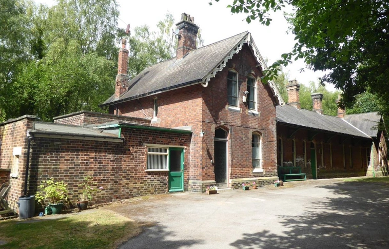 Eladó egy szellemjárta angliai vasútállomás