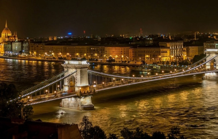 Egy felmérés szerint Budapest a világ második legszebb városa