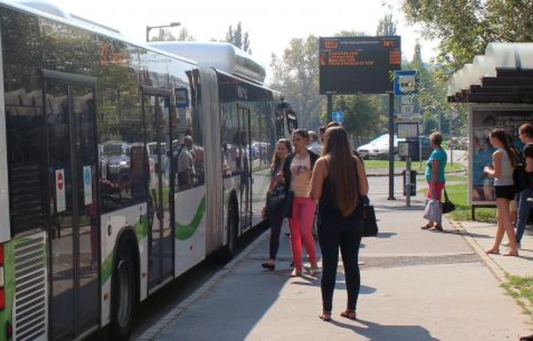 Közlekedési és bérletpénztári információ a hosszú hétvégére
