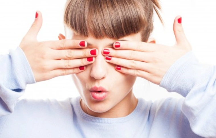 Párizsban ma mindenki meztelen (legalábbis, aki le akarja dobni a textilt)