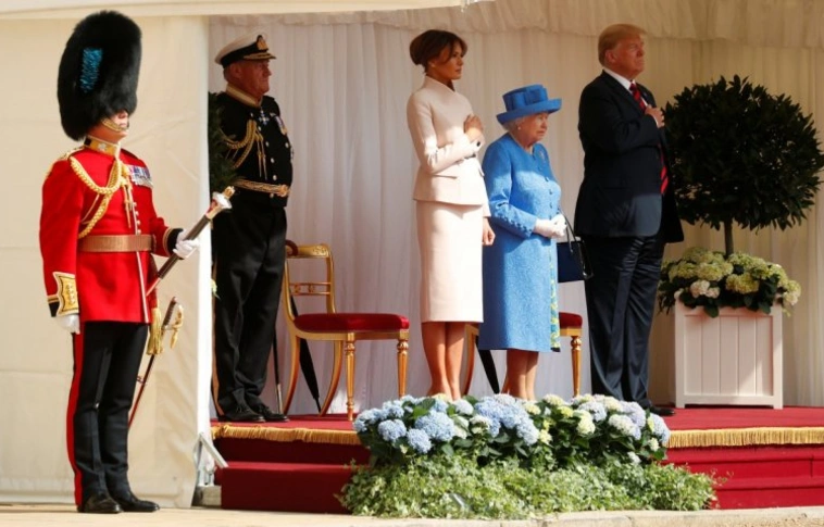 Ez nem ment túl jól: többször is megsértette Trump Erzsébet királynőt (Videóval!)