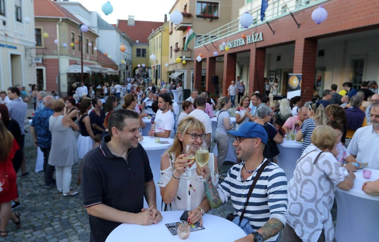 Jó hangulat, jó társaság, finom ételek: végigkóstoltuk a második GasztroPLACC-ot! (Képgalériával!)
