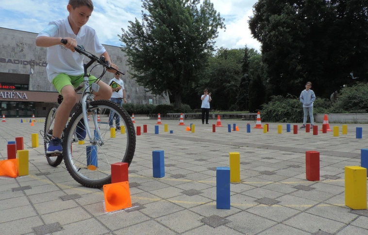 Vigyázz, KRESZ, rajt! Miskolcon zárult a Közlekedik a család közlekedésbiztonsági vetélkedő döntője