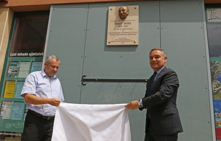 Mától új tábla őrzi Nagy Imre emlékét Miskolcon