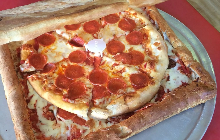 Nincs semmi szemét: doboz helyett pizzába csomagolják a pizzát (Videóval!)