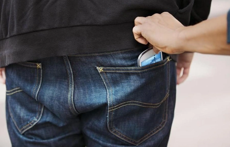 A belvárosban rabolt, most bíróság elé áll