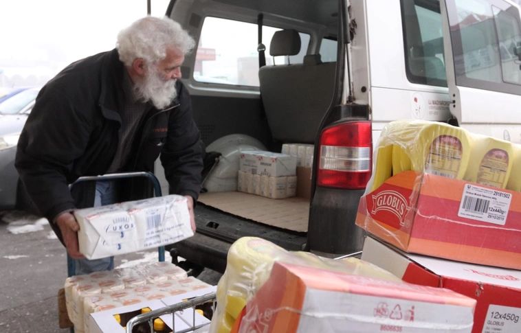 Több száz kilónyi élelmiszer-adomány indult el Csángóföldre Miskolcról