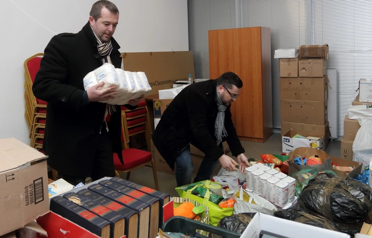 Több száz kilogramm tartós élelmiszer és egy tonnányi könyv gyűlt össze a kárpátaljai magyaroknak