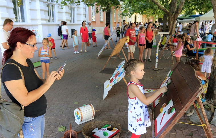 Új kenyér, rétesvonat, népi játékok – ünneplő miskolciak a belvárosban (Képgalériával!)