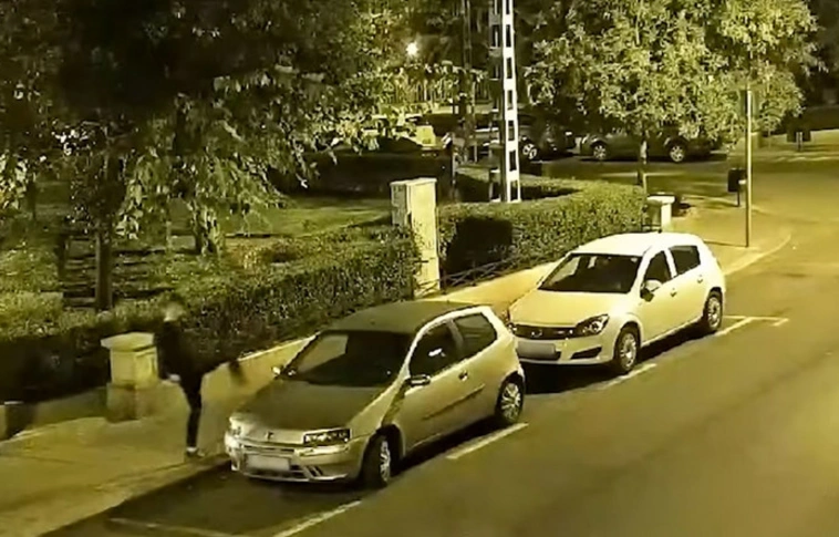 31 autó tükrét rúgta le a „nagymenő" (Videóval!)