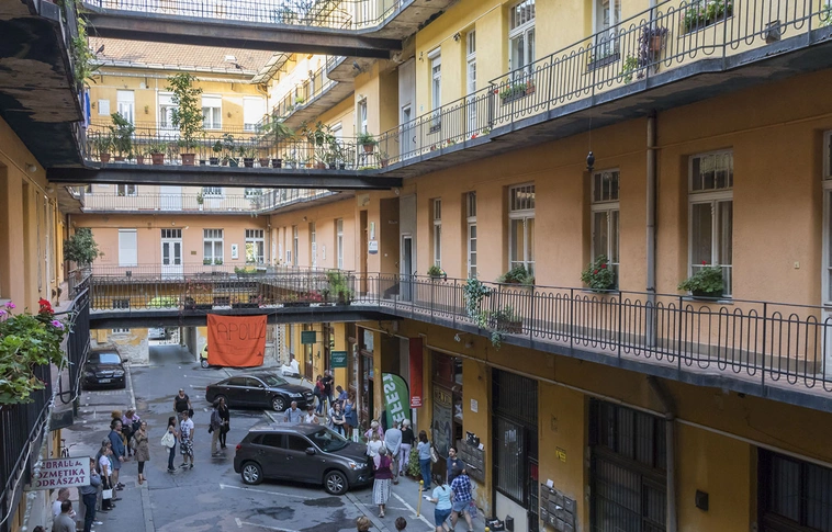 „Kell valami emlék, ami összetartja az embereket" – Egy estére újra kinyitott az Apolló