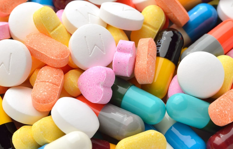 Ecstasyt és marihuánát rejtettek autójukba 