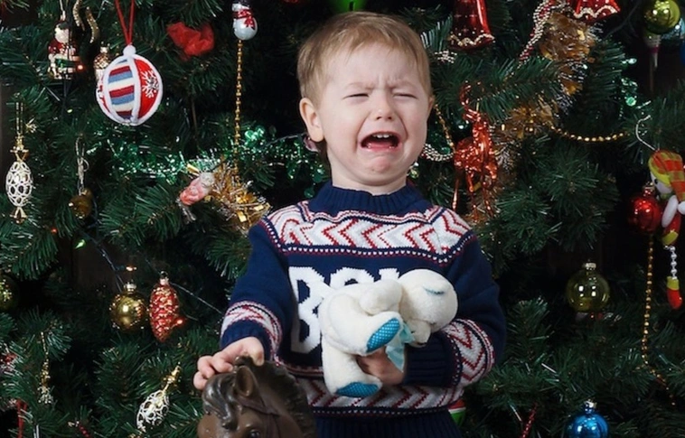 Rendőrt hívott, mert nem tetszett neki az ajándék, amit kapott