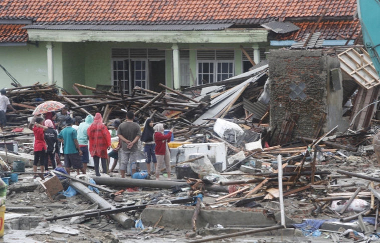 Már több mint 400 halálos áldozata van az indonéziai szökőárnak (Videóval!)