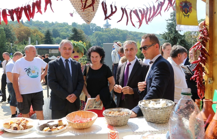 A megye 16 járásának 102 kiállítója a belvárosban – V. Borsod-Abaúj-Zemplén Megyei Közfoglalkoztatási Kiállítás és Vásár