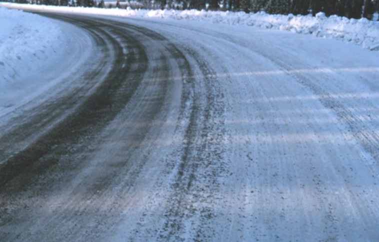 Kamionnal ütközött a havas úton – Enyhítették a büntetést