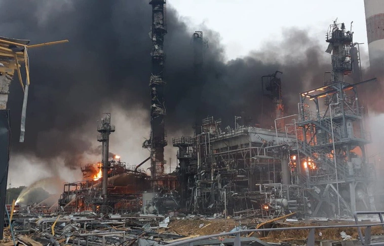 Hatalmas robbanás egy bajorországi olajfinomítóban, nem tudni, mi történt