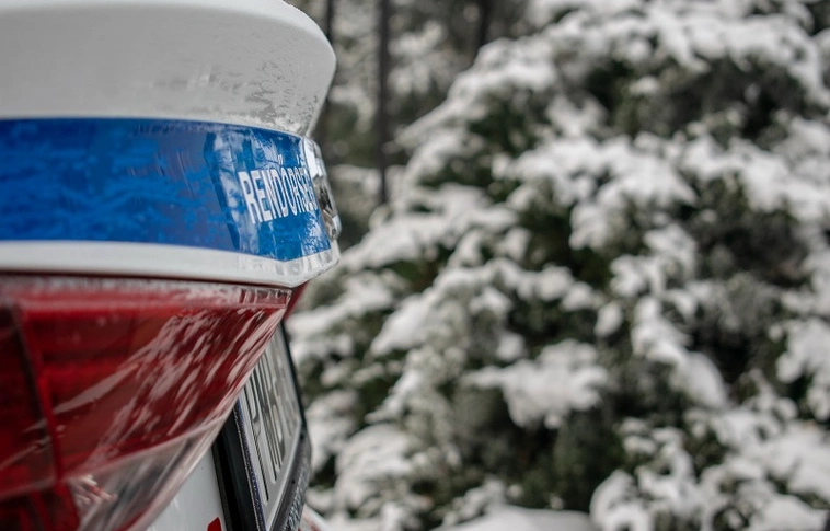 Irányjelző nélkül előzött rendőrautót