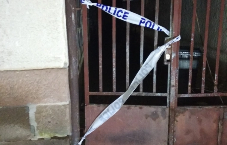 Elrendelték a letartóztatását annak a szomolyai férfinek, aki több késszúrással végzett apjával