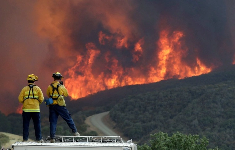 Újabb helyeken pusztítanak erdőtüzek az Egyesült Államokban