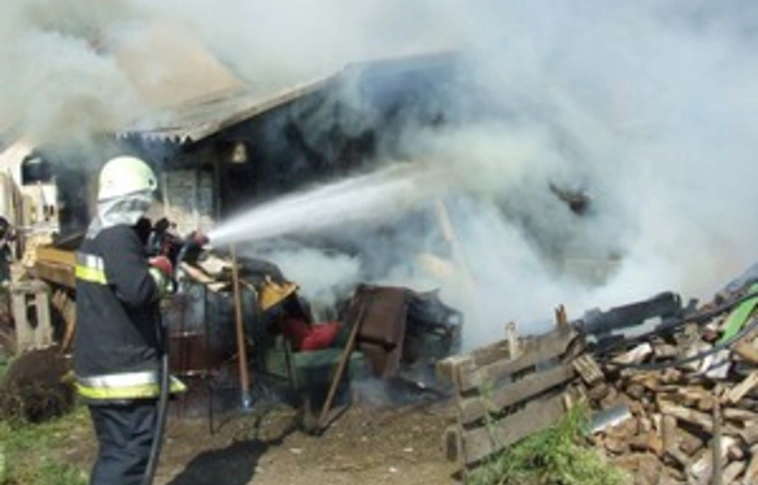 Kigyulladt egy épület Hejőkeresztúron