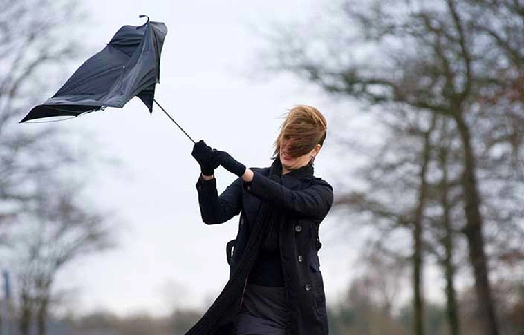 Országszerte viharos erejű széllökésekre adtak ki figyelmeztetést