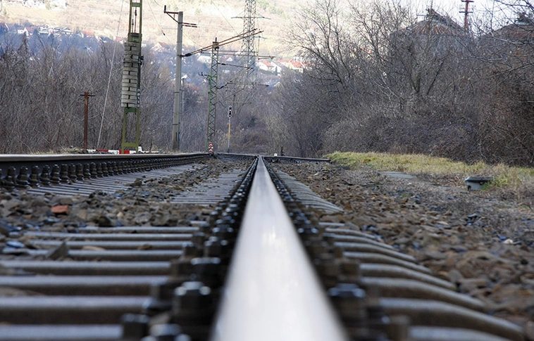 A rendőrök mentették meg a férfi életét, még a forgalmat is megállították