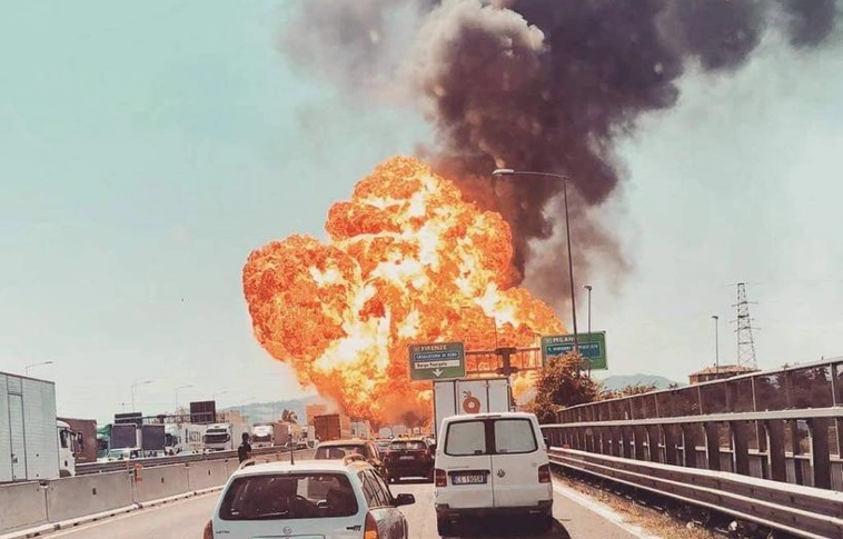 Egy üzemanyagszállító kamion robbant fel a bolognai reptér közelében