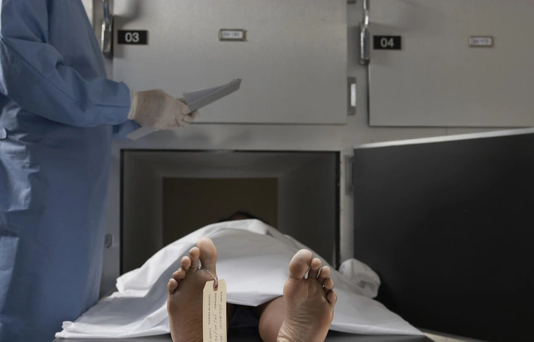 Életre kelt a halottnak hitt nő a hullaházban