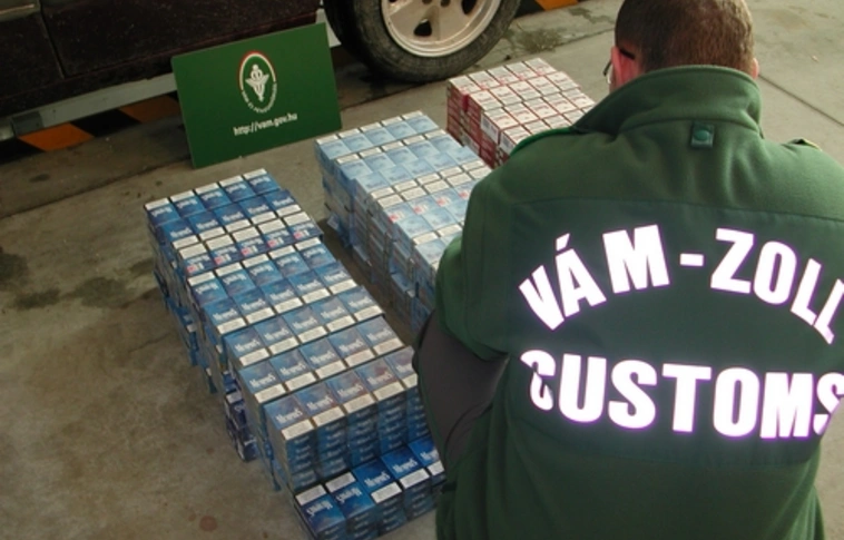 Csempészett cigarettát találtak egy távolsági autóbuszon a beregsurányi határállomáson