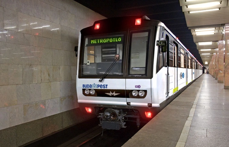Besétáltak a metróalagútba