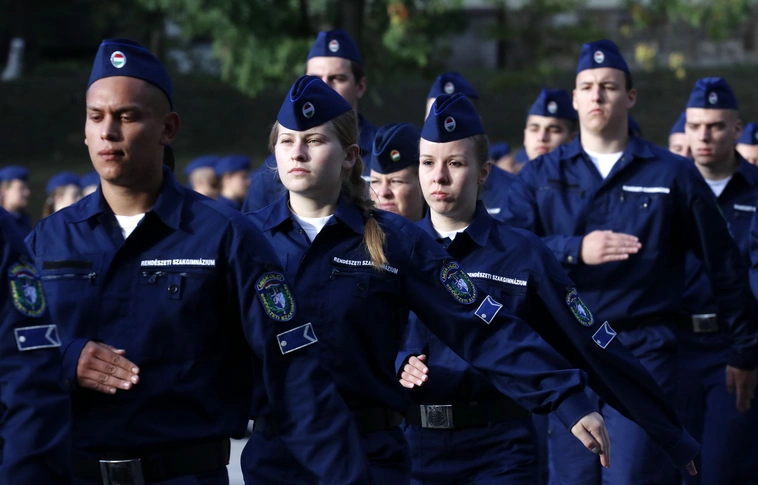 Pattogtak a vezényszavak az alaki szemlén (Képgalériával!)